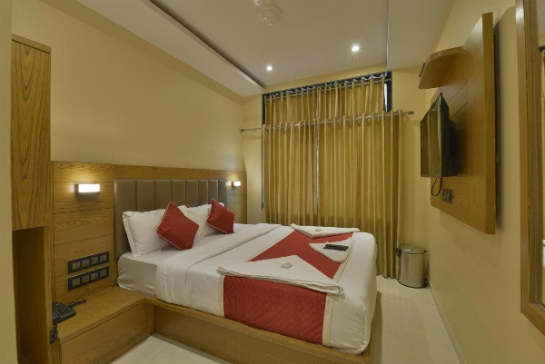 Hotel Residency Park Near Masjid Rly Station South Mumbai image 1