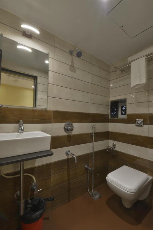 Hotel Residency Park Near Masjid Rly Station South Mumbai image 19