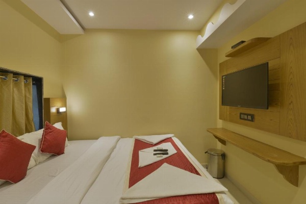 Hotel Residency Park Near Masjid Rly Station South Mumbai image 21