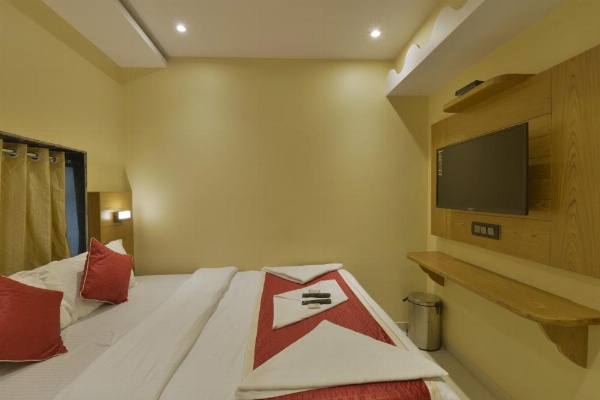 Hotel Residency Park Near Masjid Rly Station South Mumbai image 23