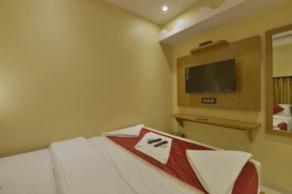 Hotel Residency Park Near Masjid Rly Station South Mumbai image 24